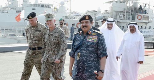 King Hamad visits Salman Navy Base with Vice Admiral James Malloy on 19 August. The upgraded 
        
         can be seen directly behind them, with the same system seen top left on the corvette 
        
        .
