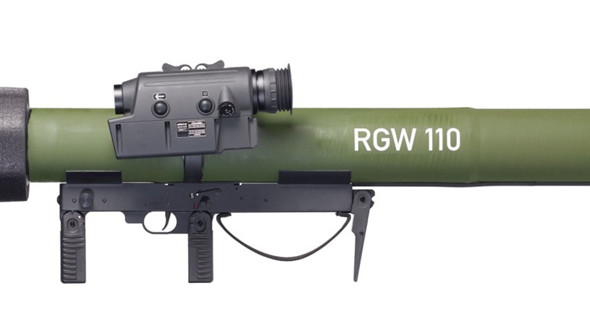 Image of the prototype RGW 110 single-use shoulder-launched weapon system equipped with a reuseable Hensoldt Dynahawk fire-control system