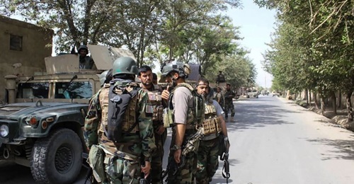 Afghan forces gather at a street in Kunduz on August 31 as they co-ordinate efforts to repel a Taliban assault on the northern Afghan city.