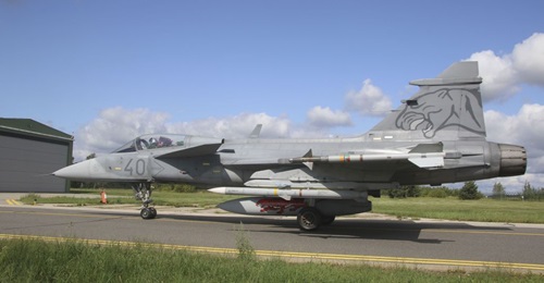 A Hungarian Air Force JAS 39C Gripen, armed with two AIM-120C5 AMRAAMs and two AIM-9L Sidewinders, taxies to its alert barn after a scramble.