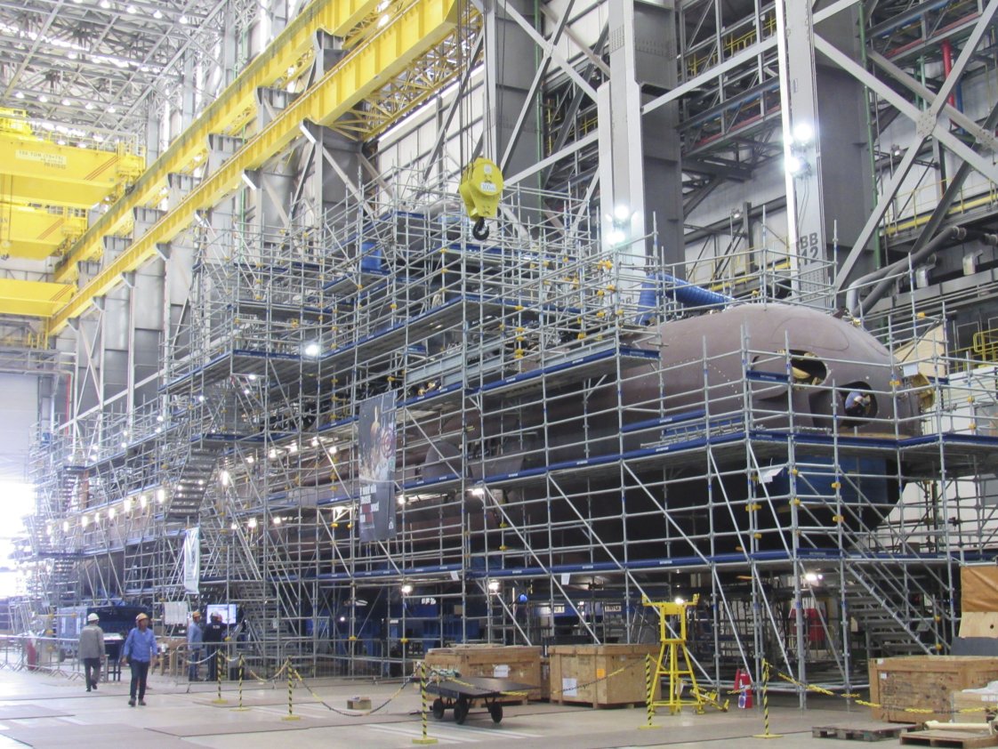 The S-BRs are completed at the assembly hall. A ship-lifting system launches them into the water. (Victor Barreira)