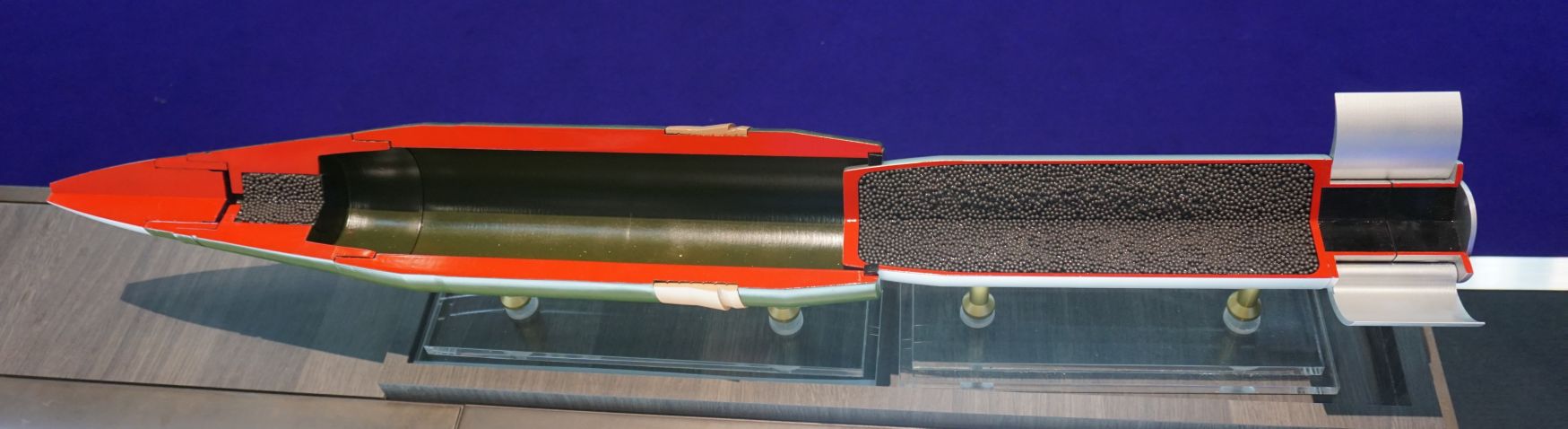 A cutaway model showing the Kingfisher round’s internal components, including fuze, expulsion charge, and submunition. (IHSMarkit/Mark Cazalet)