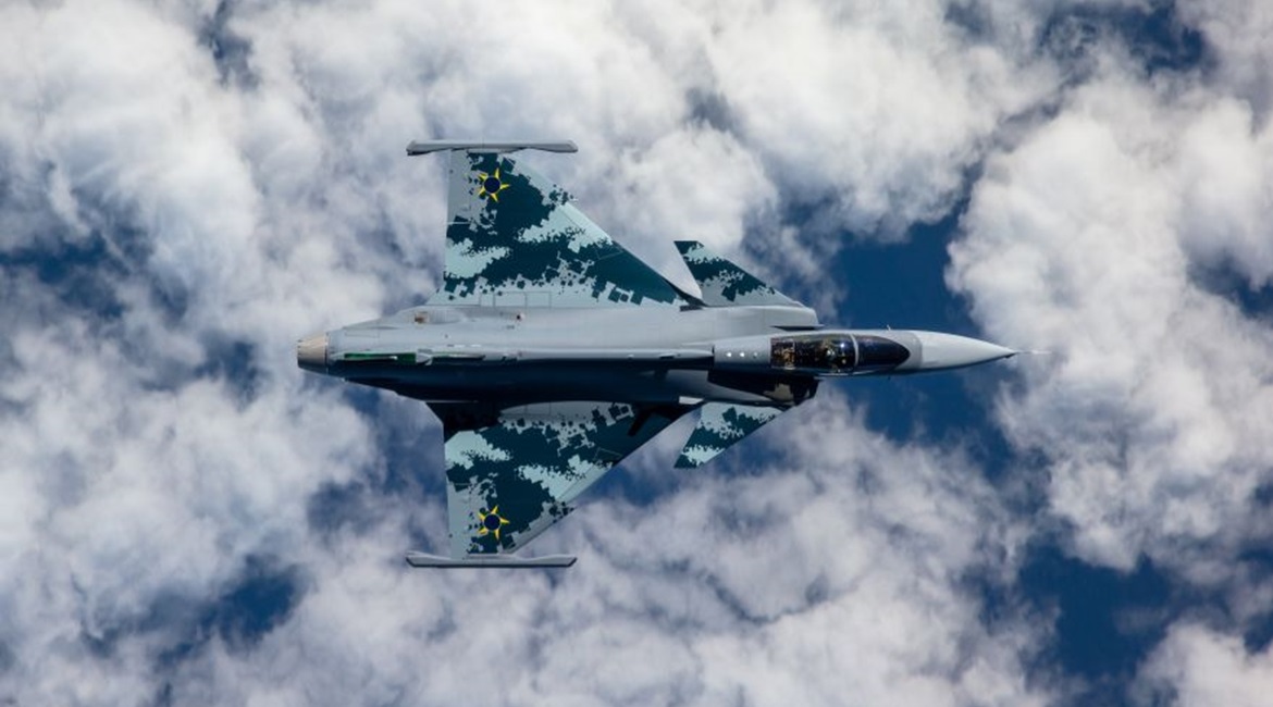 Initial flight tests of the first Saab Gripen E multirole fighter being developed for Brazil will soon begin in Segin in Sweden before moving to Brazil for additional flight testing by the end of 2020.