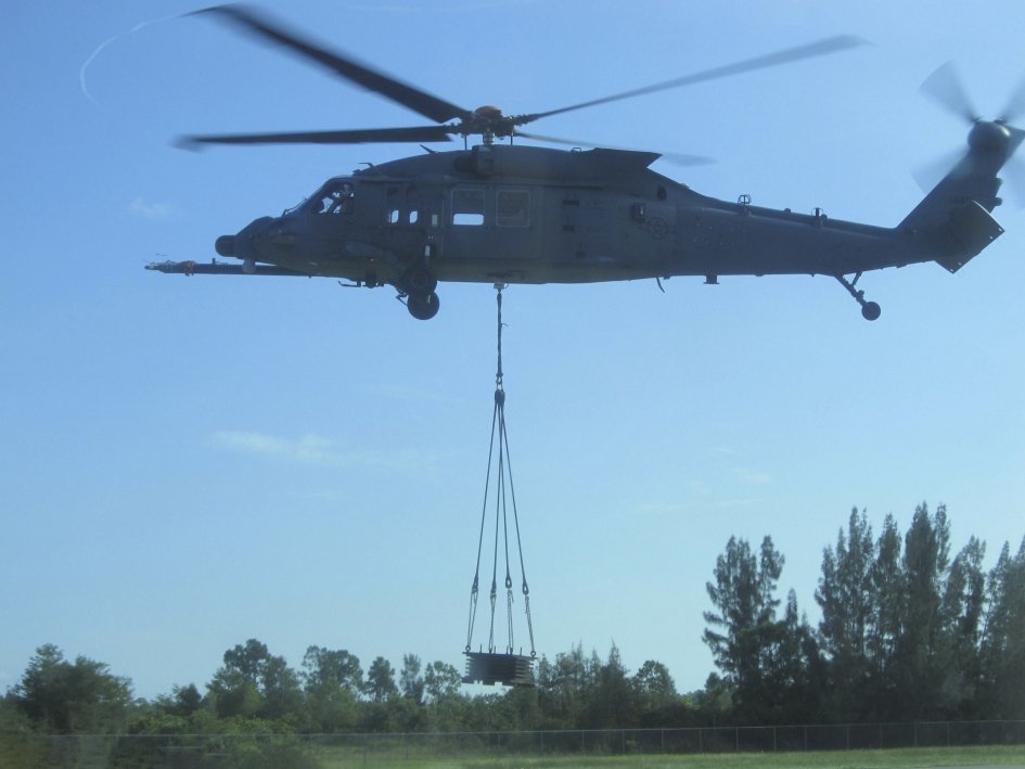 A Sikorsky Combat Rescue Helicopter being developed for the US Air Force lifts a 3.63 metric ton external load on 6 August 2019. (Sikorsky)