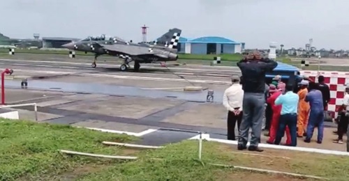 A prototype of India's naval LCA carried out its first arrested landing trial on 13 September at the IN's shore-based test facility at INS Hansa in Goa.
