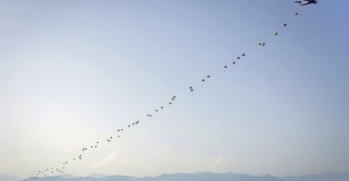 Airbus demonstrated a 'sim sticks' parachute drop of 80 French and Belgian paratroopers on 7 October. The British Army uses a different parachute system and so requires a separate bespoke clearance effort.