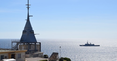 An FDI integrated mast, developed by Naval Group, has been erected at the SESDA  facilities to host the Sea Fire radar.