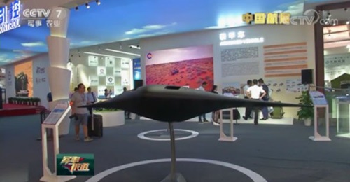 A model of the FL-2 UAV shown at the Military and Civilian Equipment Technology Achievement Exhibition held in September in Xian.