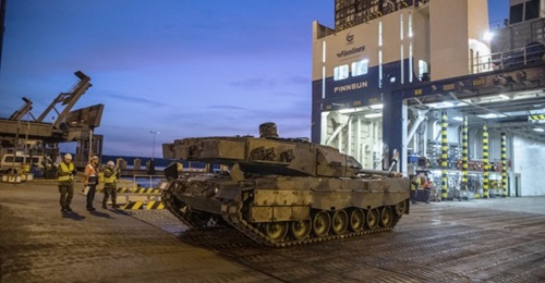 One of the final Leopard 2A6FIN MBTs delivered to Finland arriving at Vuosaari Harbour.