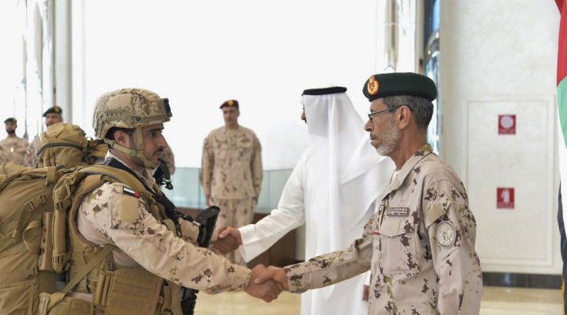 Lieutenant General Hamad Mohammed Thani al-Rumaithi, chief of staff of the UAE Armed Forces, shakes the hand of a soldier returning from Yemen.