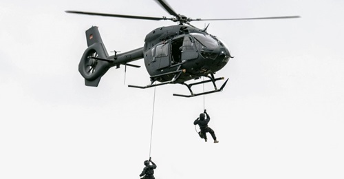 The H145M demonstrates its special forces credentials with the German KSK special forces counter-terrorism unit. Airbus is developing a smoke-screen that can protect the H145M when in the vulnerable hover.