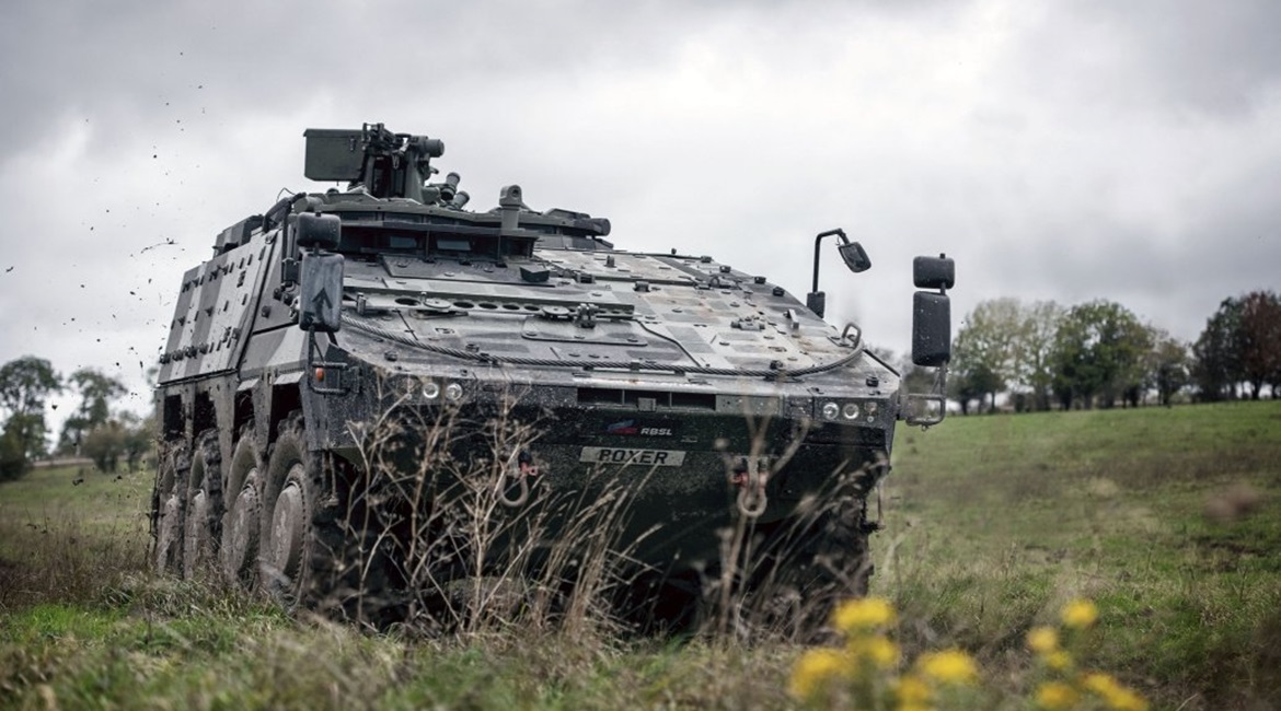 OCCAR and KMW signed a GBP2.8 billion contract on behalf of the UK for more than 500 Boxer 8×8 armoured vehicles on 4 November.