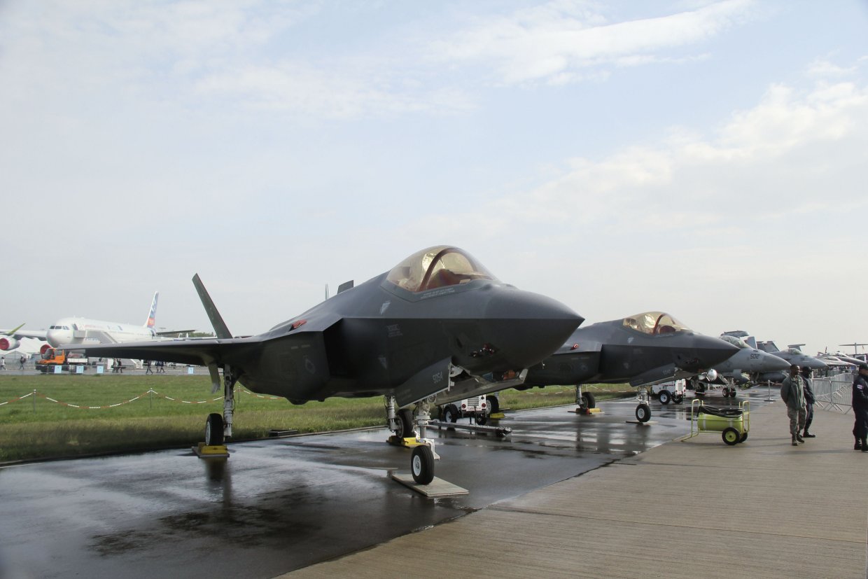 The Pentagon in the early 2000s took a new contracting approach with the F-35 and gave the contractor, Lockheed Martin, more freedom to be innovative in management practices with less government oversight. It did not work out as planned, according to a former Pentagon acquisition chief. (IHS Markit/Gareth Jennings)
