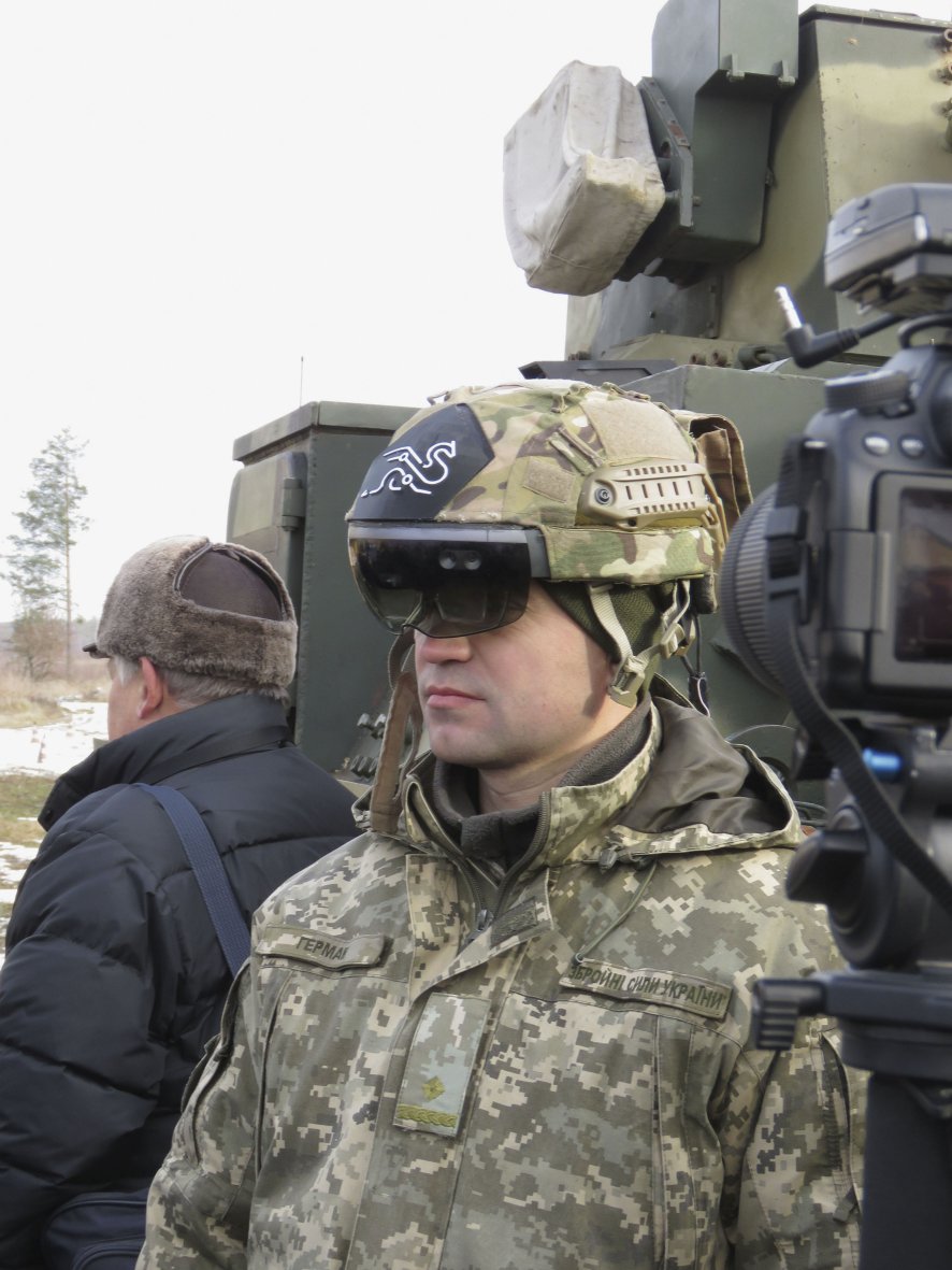 A Ukrainian soldier demonstrating the Hololens-equipped helmet during the opening trials of the LPMK. (Jane’s/Sam Cranny-Evans)
