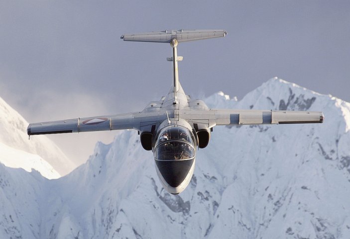 While Austria's Saab 105s may have been grounded and have little service life left, fixing their cracking-bolt issue is going to be cheaper than policing Austria's airspace with only Eurofighters, according to AAF sources. (G Mader)