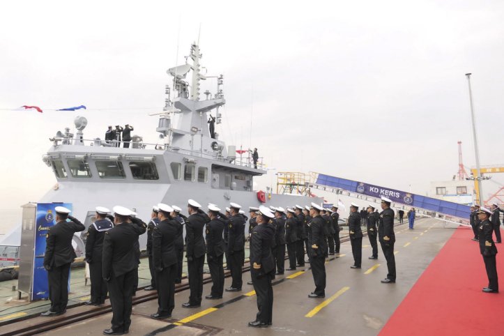 
        The RMN commissioned KD 
        Keris
        , its first LMS, in a ceremony held at Qidong, China, on 6 January. 
       (RMN)