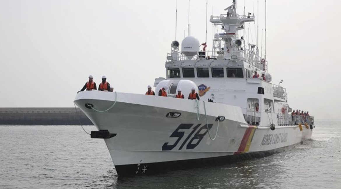 (518) is one of several new 500-tonne patrol vessels that entered service with the KCG in 2019. It is one of three hulls built by Kangnam and based in Incheon, near the North Korean border.