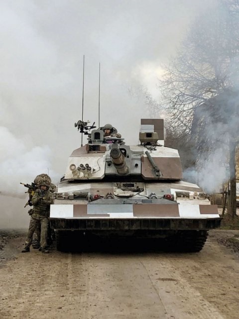 The Challenger 2 Streetfighter II concept, with the ATGM visible on the right of the turret.