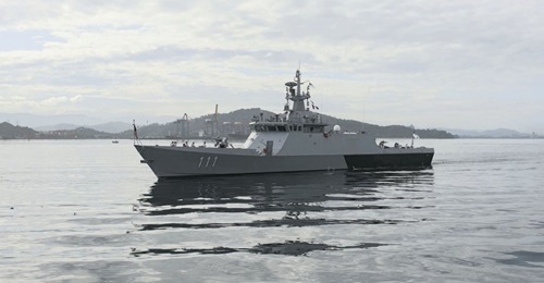 KD 
        
        , the RMN's first LMS, arrived in Malaysia on 17 January after being commissioned 11 days earlier in a ceremony held at the facilities of Wuchang Shipbuilding at Qidong, near Shanghai.