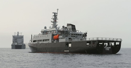 MV 
        
         working with HMAS 
        
         during Operation 'Bushfire Assist'.