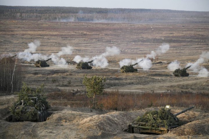 A battery of Mstas firing in unison. Such massed fires are perhaps one of the reasons for the extensive and precise MFP requirements. (Russian MoD)