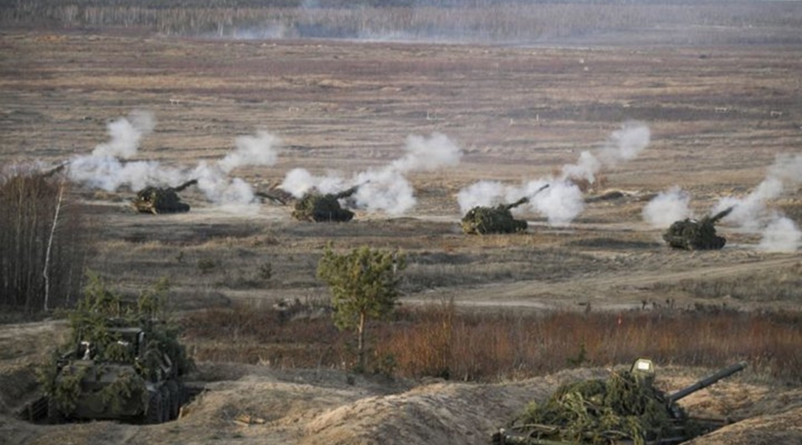 A battery of Mstas firing in unison. Such massed fires are perhaps one of the reasons for the extensive and precise MFP requirements.