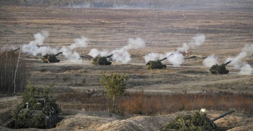 A battery of Mstas firing in unison. Such massed fires are perhaps one of the reasons for the extensive and precise MFP requirements.