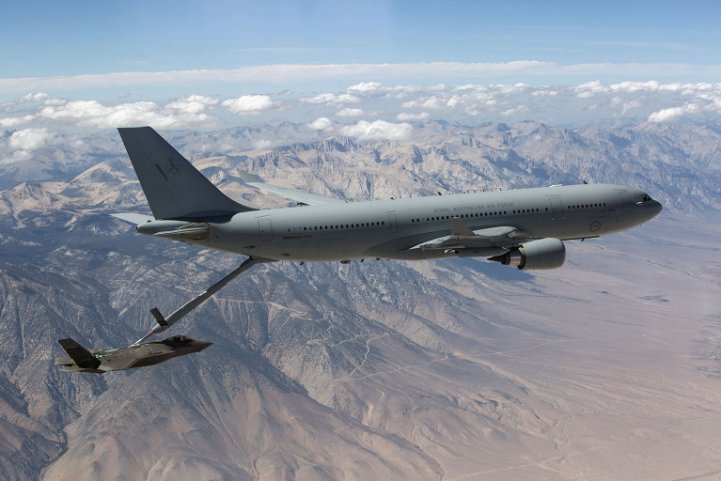 A Royal Australian Air Force (RAAF) Airbus KC-30 (A330 MRTT) refuels a Lockheed Martin F-35A. Airbus and Lockheed Martin are jointly exploring opportunities to offer the A330 MRTT as a leased tanker capability. (US Air Force)