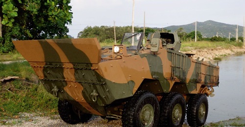 A VBTP-MSR Guarani is shown with a W&E Platt MR550 Ring Mount with an overhead protection kit.