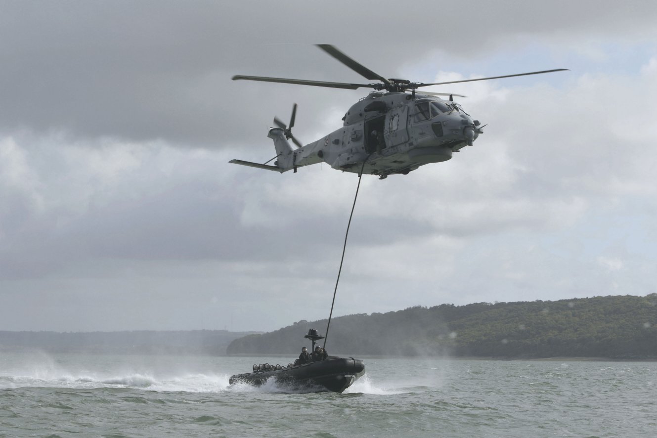In addition to anti-submarine warfare and anti-ship missions, the Caïman also excels in the special operations support role. (Henri-Pierre Grolleau)