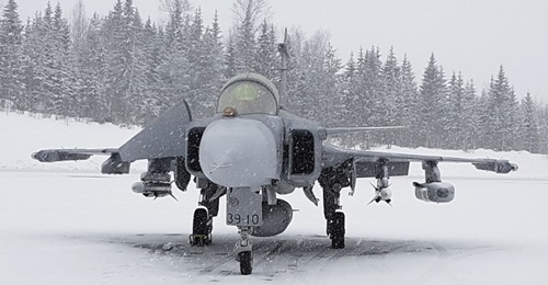 Seen in Finland earlier in the year, the Gripen E is being offered to Canada. With both nations looking to replace 'classic' Hornet fighters in around the same timeframe, many of the operational and industrial benefits that Saab spelled out for Finland...