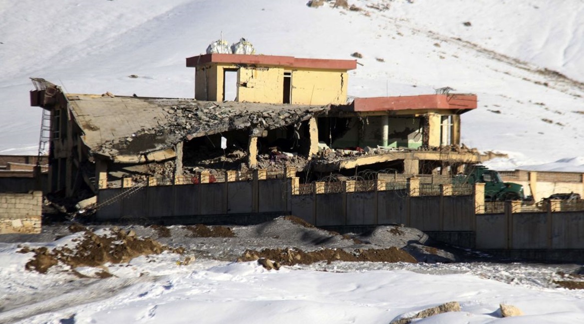 Afghan security officers secure the area of a collapsed building of the National Directorate of Security (NDS), following a Taliban attack, in Afghanistan's Wardak province on 21 January 2019.