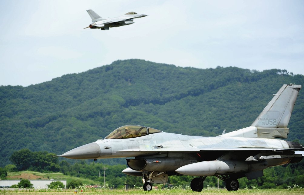 The RoKAF is looking to equip its KF-16s with new identification friend or foe (IFF) and datalink systems as part of a wider upgrade. (US Air Force)