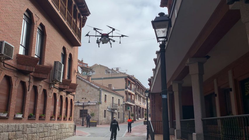 Spain’s Military Emergency Unit has deployed modified multirotor UASs such as the DroneTools Hexa AG to assist pandemic mitigation efforts. (UME)