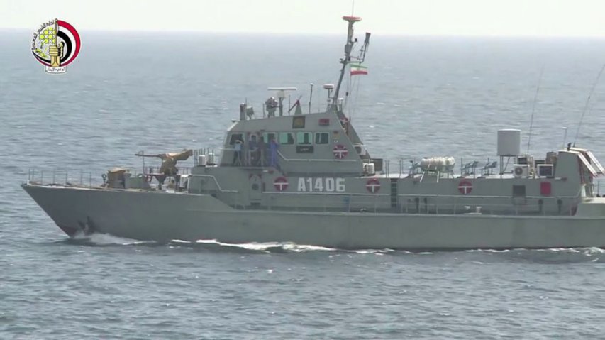 A Hendijan-class vessel monitors a joint exercise between the Egyptian and Emirati navies in April 2016.