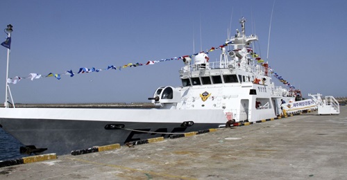 Taegeuk-class patrol vessel with pennant number 525, seen here at its commissioning ceremony.