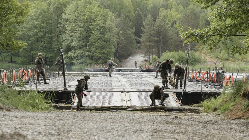 Polish troops prepare a bridge at the Drawsko Pomorskie training area on 8 June during exercise ‘Allied Spirit’.