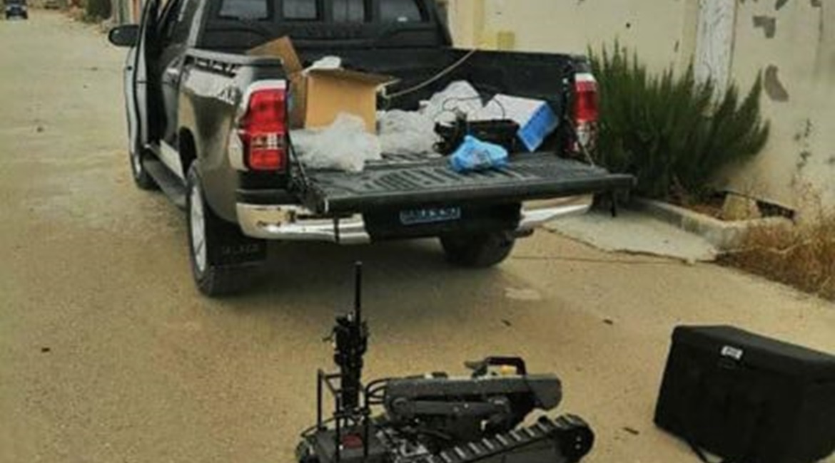 A Digital Vanguard during EOD clearance in Ain Zarah.