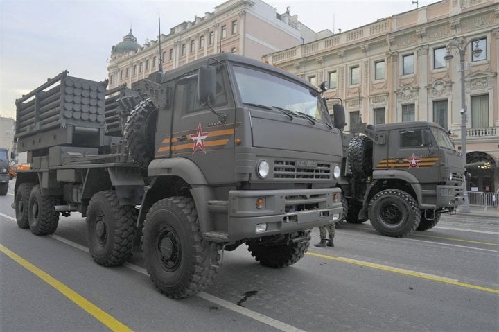 Russia’s new ISDM remote minelaying system rehearsing for the 24 June Victory Day parade in Moscow. (Russian MoD)