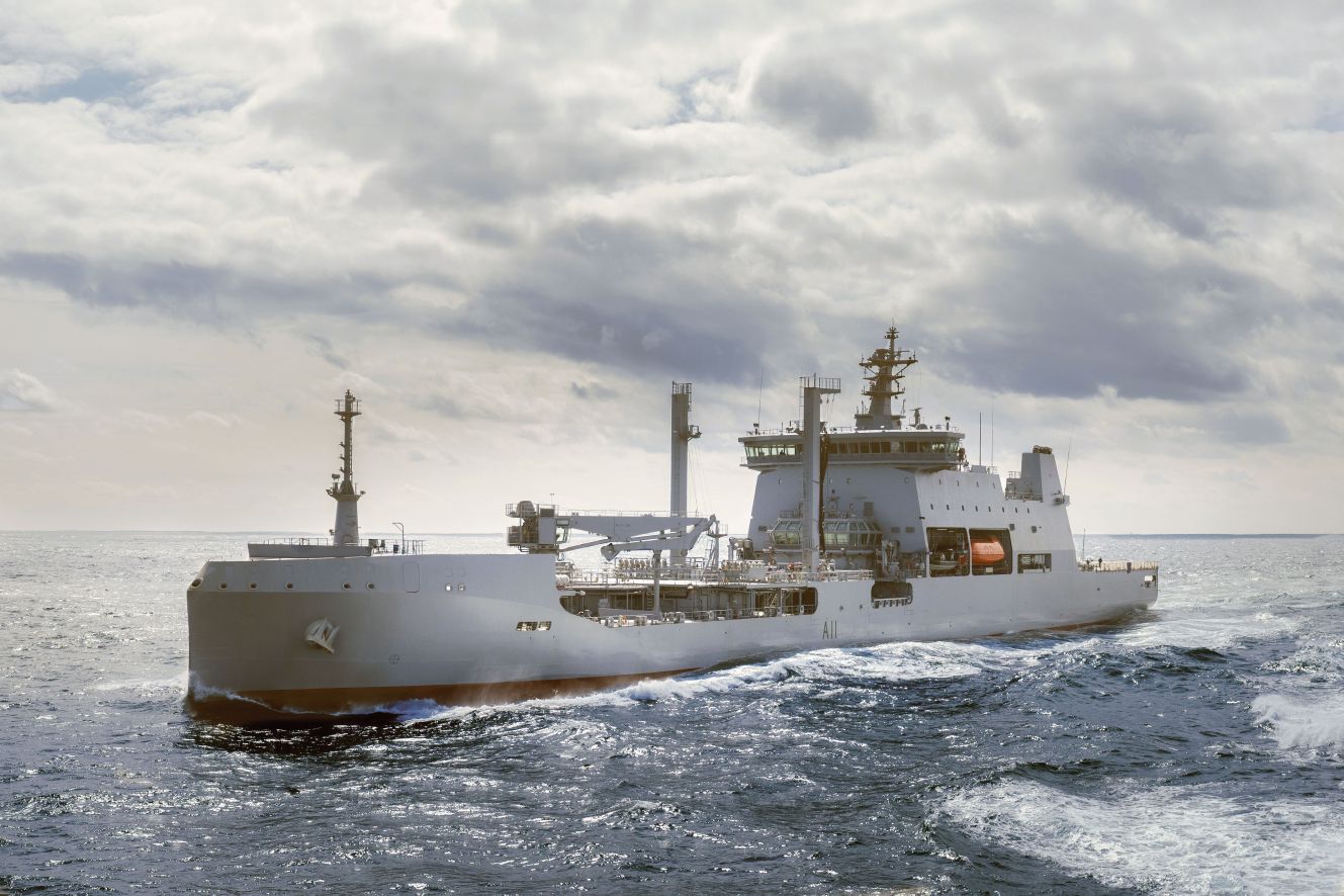 Aotearoa
         has been designed with a wave-piercing bow, reducing resistance and lowering fuel burn. 
       (Hyundai Heavy Industries)
