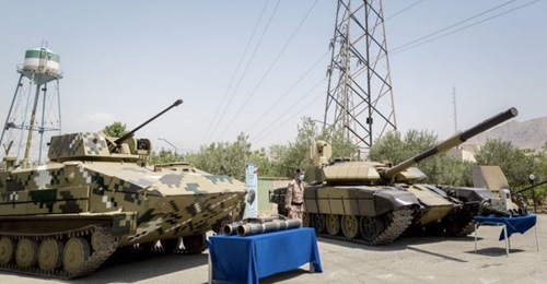 The Makran (left) is seen next to the upgraded T-72M tank.