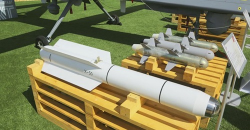 KTRV's Kh-50 guided missile (foreground) next to three TsNIIKhM KB-20 guided bombs for the Orion UAV (background) at Army 2020.