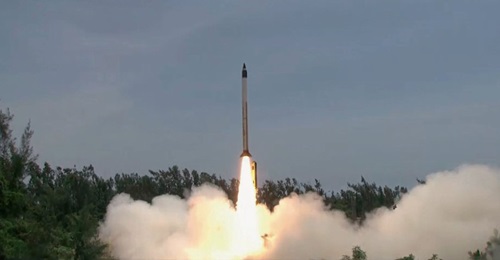 Taken to an altitude of 30 km using an Agni I short-range ballistic missile (seen here), the DRDO's HSTDV was successfully flight-tested on 7 September.