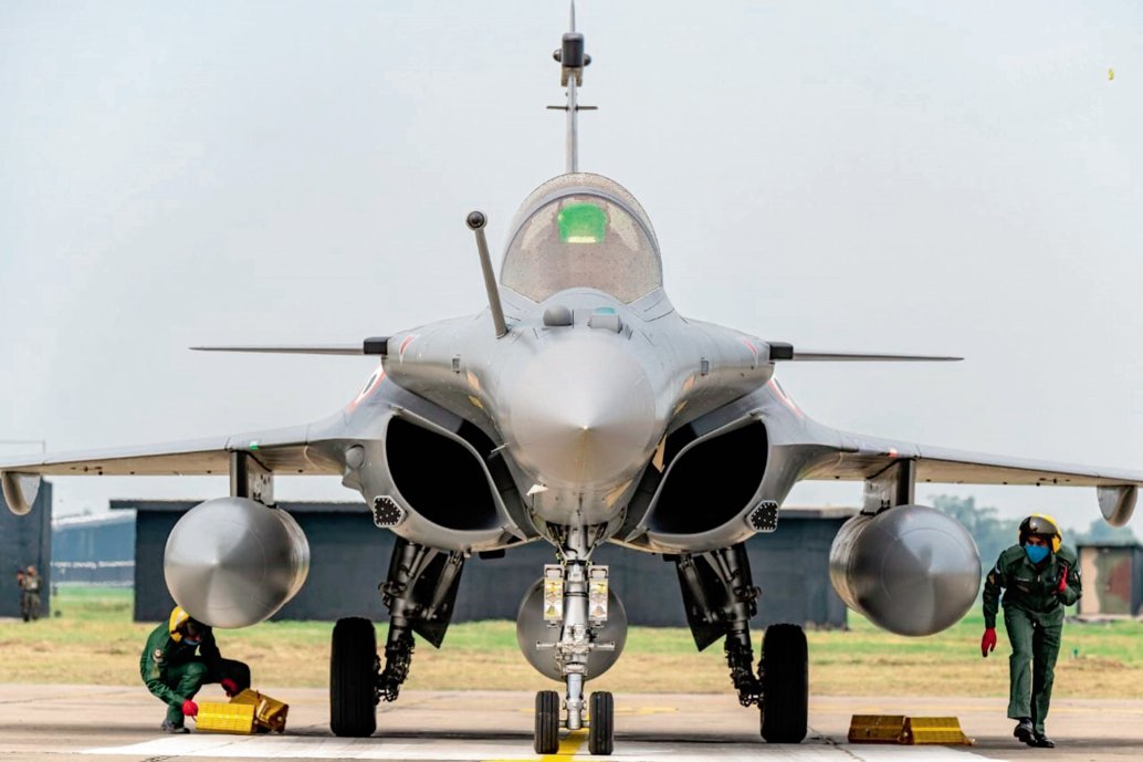 One of the five Rafale fighters that arrived at Ambala AFS in northern India on 29 July. These aircraft were formally inducted into the IAF’s No 17 ‘Golden Arrow’ Squadron in a ceremony held on 10 September. (IAF)