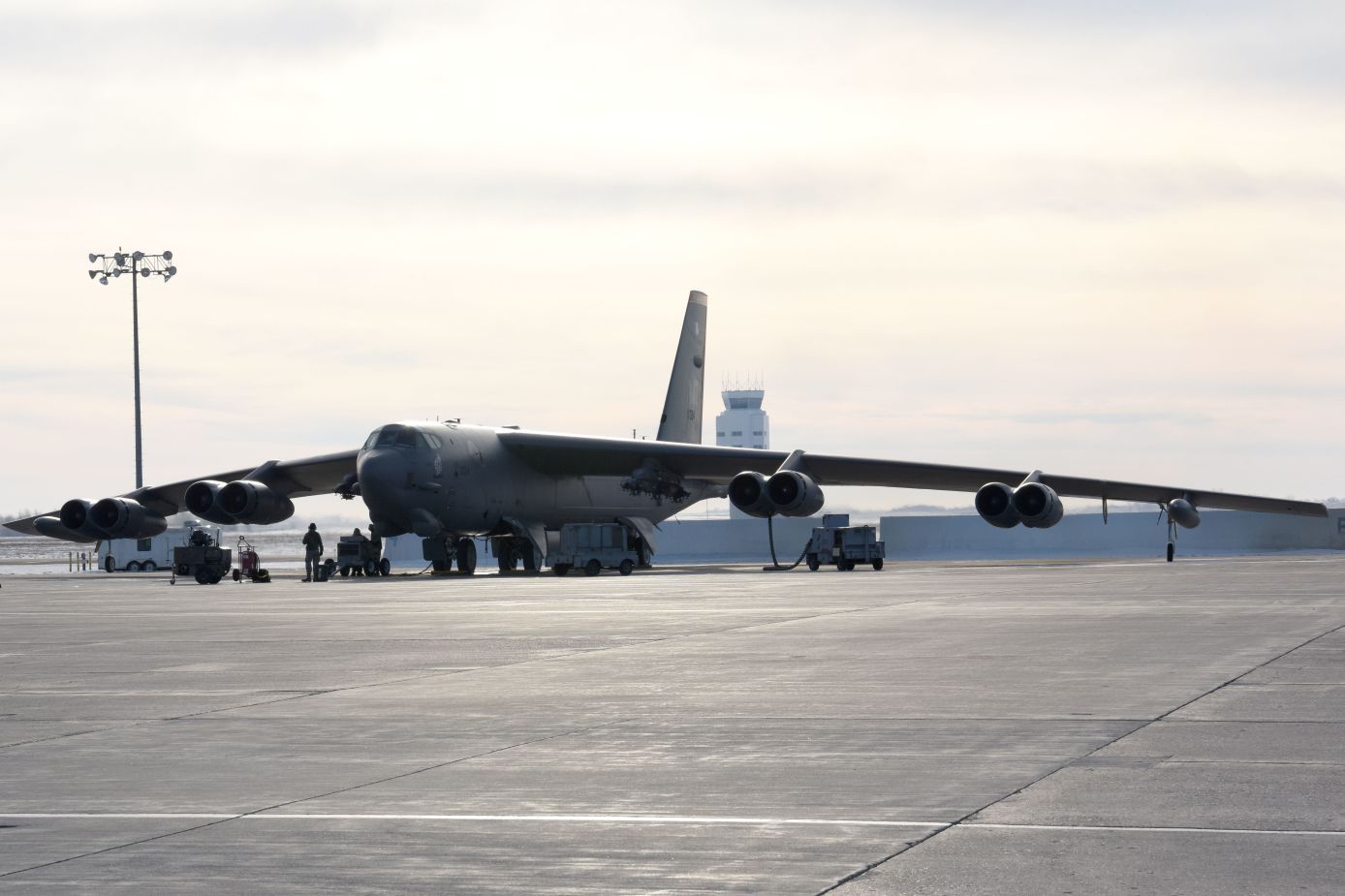 A B-52H Stratofortress sits on the flight line at Minot Air Force Base in North Dakota on 10 Jan 2019. Boeing, lead integrator for the B-52H re-engining effort, will not inspect the pylons prior to installing new engines as the company is replacing the pylon and nacelle. (US Air Force)