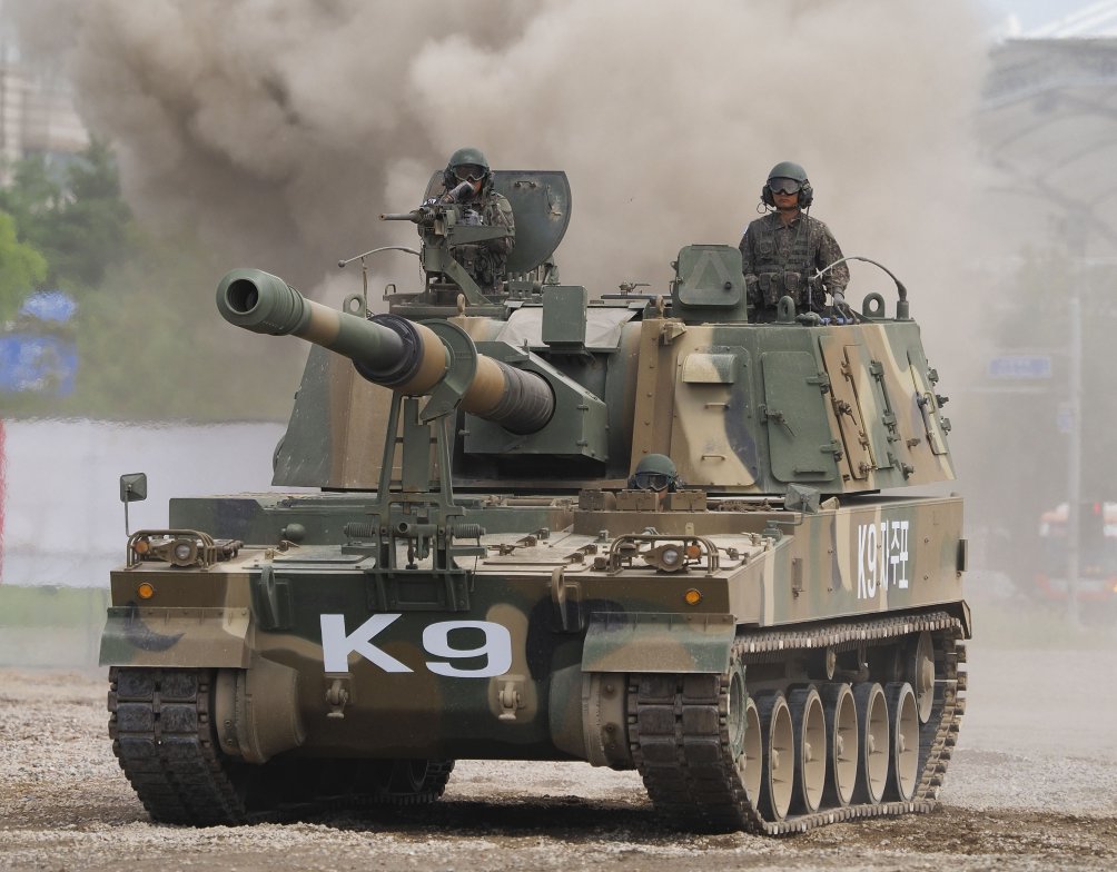 South Korea has announced a new import-substitution programme. One of its first projects is to locally develop an engine for the K9 155 mm self-propelled artillery system. (Janes/Kelvin Wong)