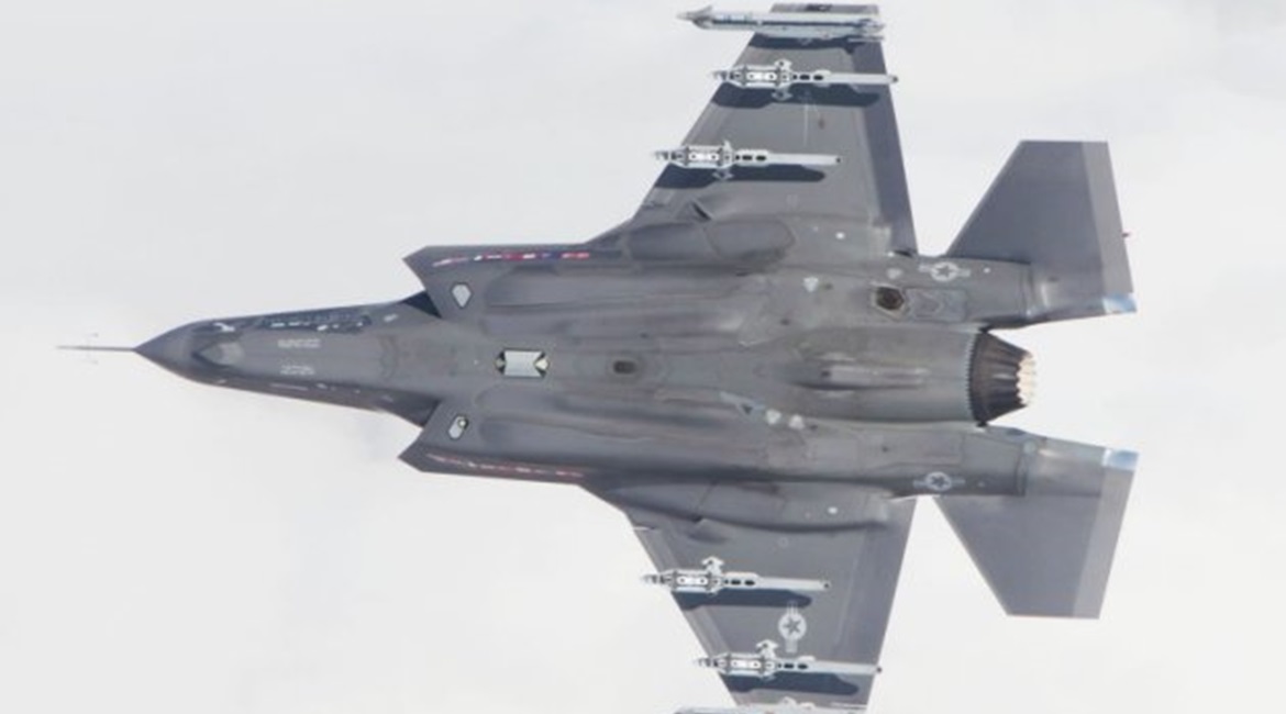 A US Air Force F-35A fitted with AIM-9X missiles on its external hardpoints. South Korea has been cleared to buy a further batch of missiles to equip its combat aircraft force, which also includes the F-35A.