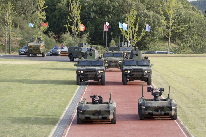 A pair of HR-Sherpa UGVs seen leading a contingent of vehicles during a rehearsal ahead of the 72nd RoK Armed Forces Day celebration. (Hyundai Rotem)
