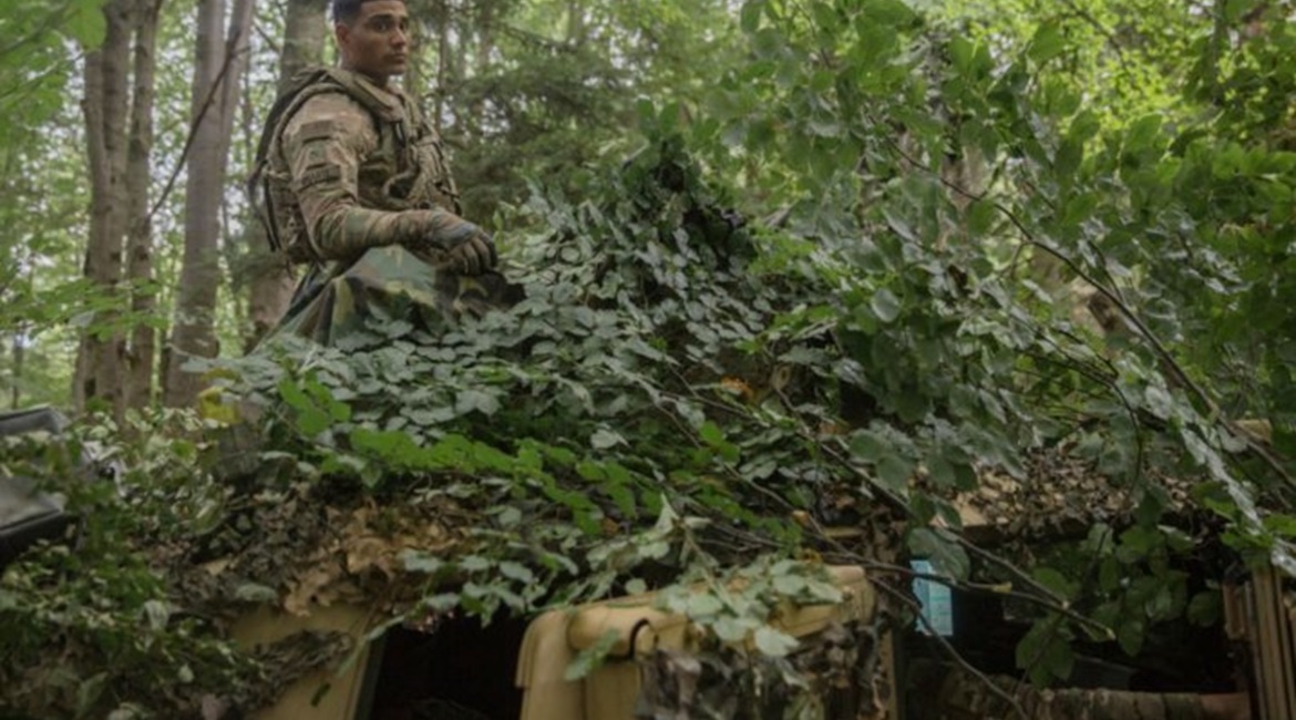 A US Army soldier sets camouflage netting during combat drills in Hohenfels, Germany. Camouflaging army units in emitter signal interference is one strategy service leaders are exploring, as part of a revamped EMSO strategy.