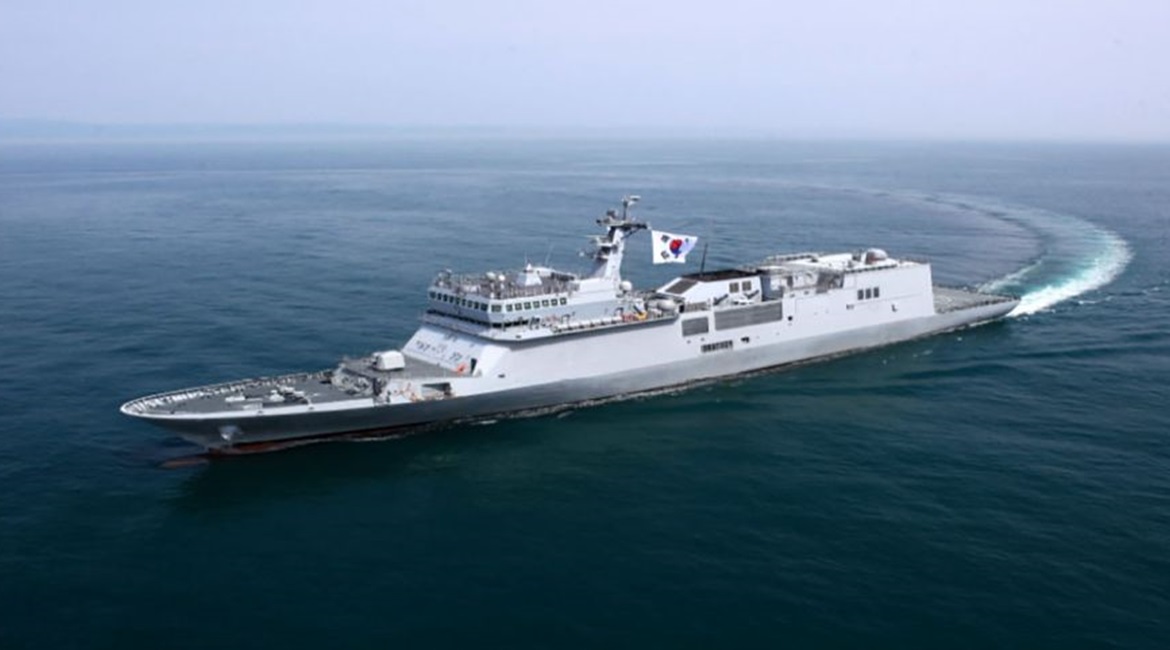 The RoKN received its first dedicated training vessel, 
        
        , on 20 October. The 142 m-long ship is expected to enter service in early 2021.